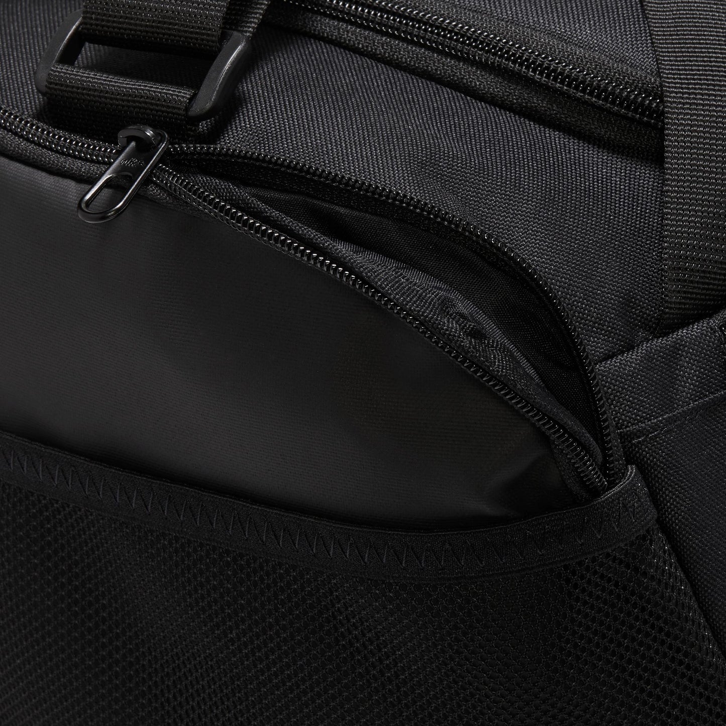 Nike Academy Team - Soccer Duffel Bag (Small, 41L) - Black
