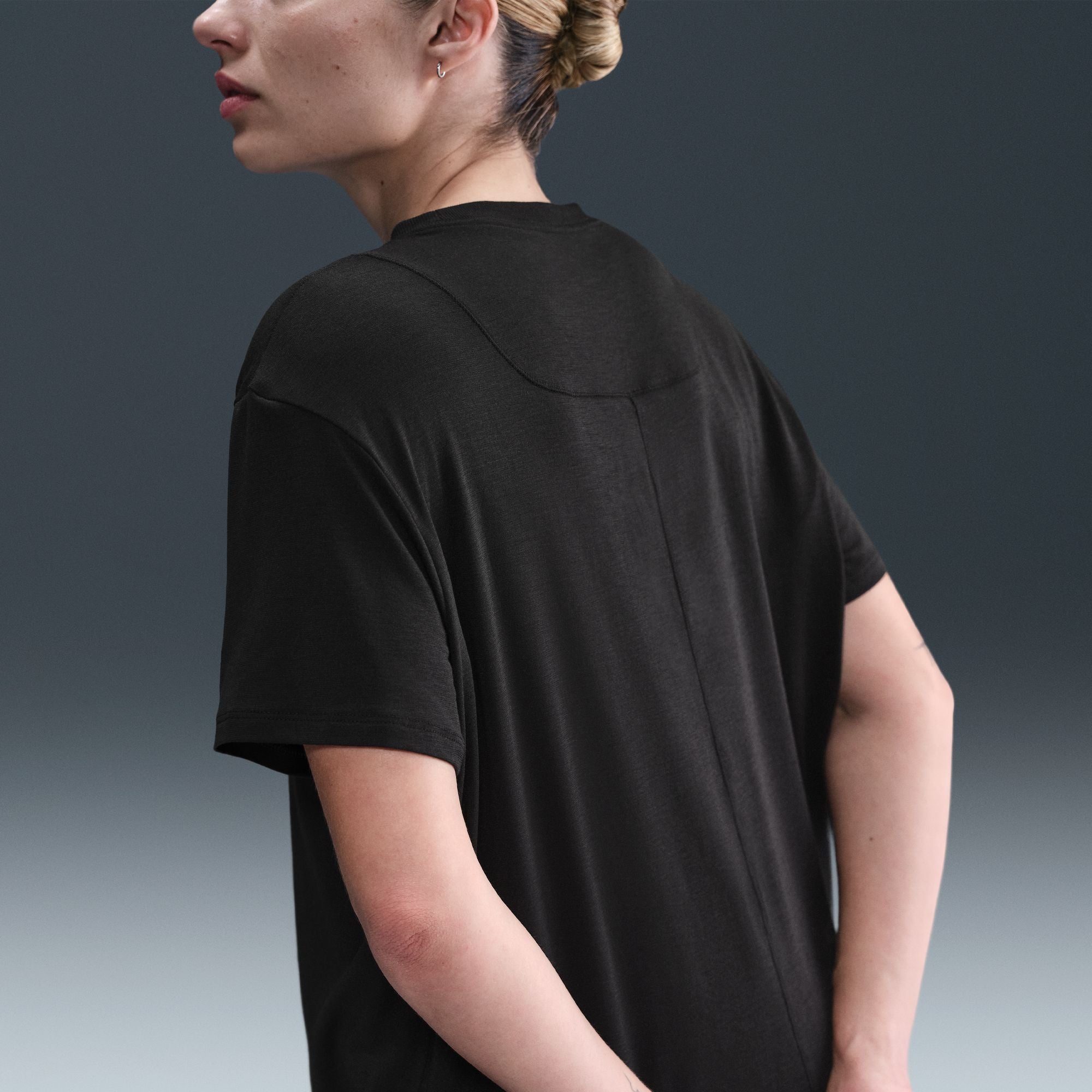 England Relaxed Curved Fit Nike One Dri-FIT Soccer Short-Sleeve Top