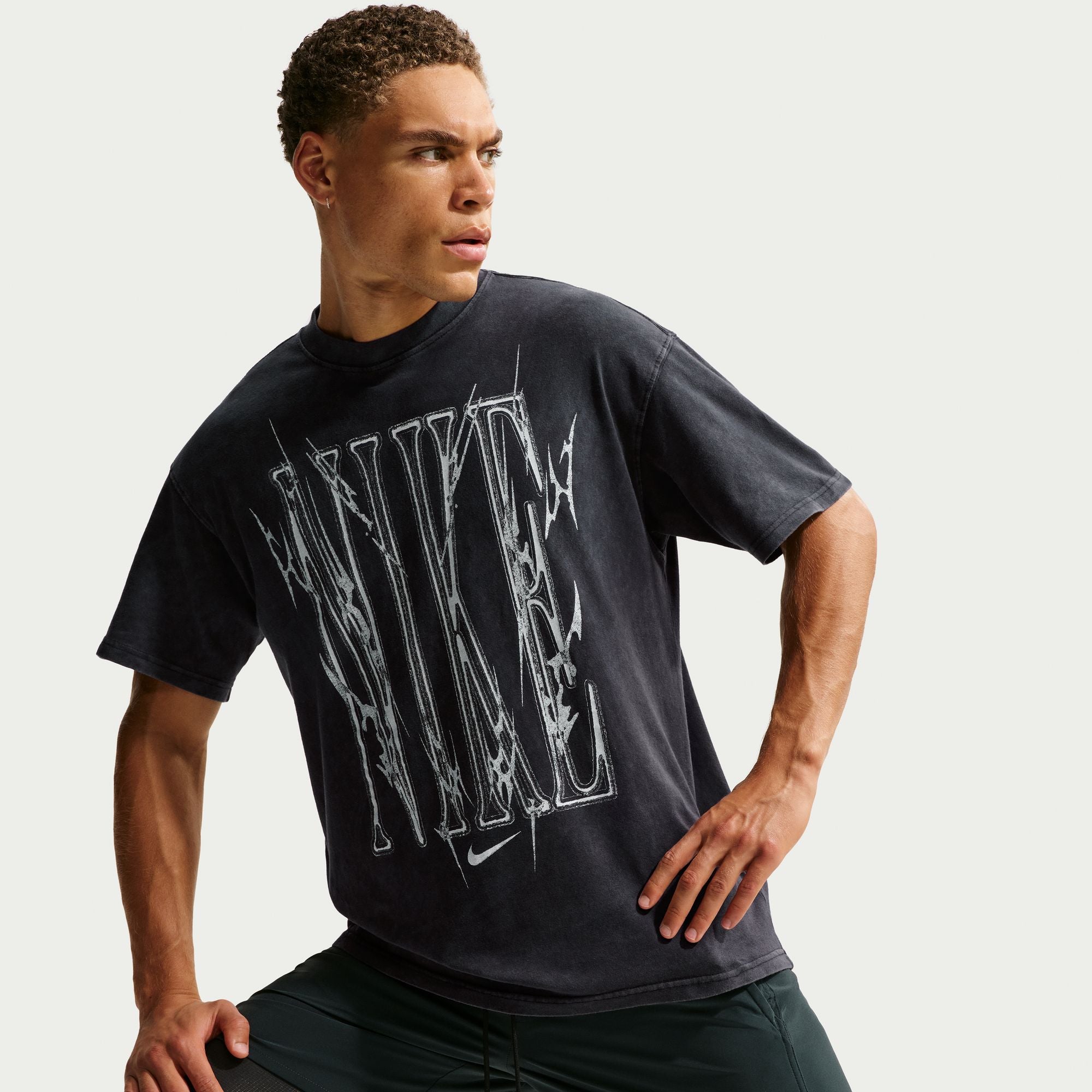 Nike Straight Fit Graphic T-Shirt